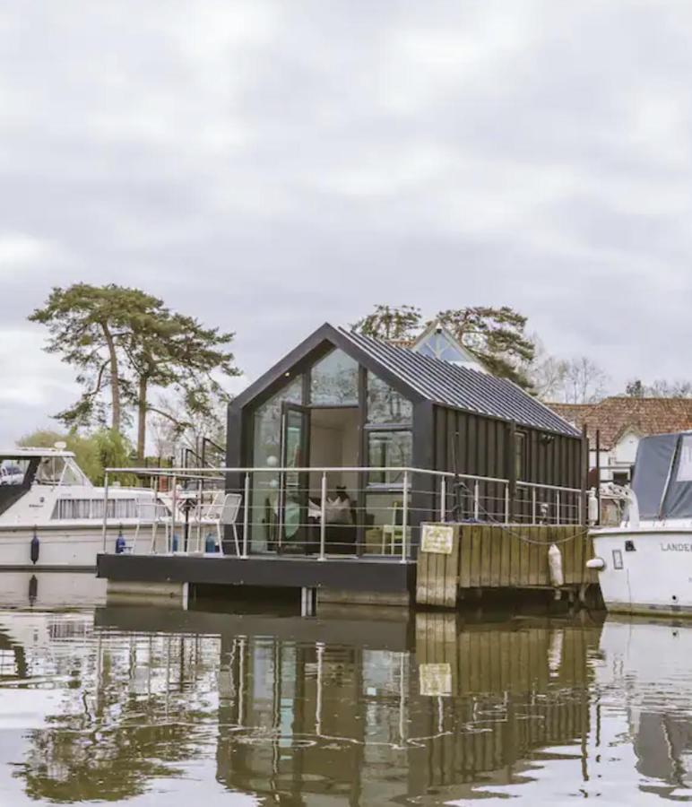 Water Cabin With Water Sports Equipment And Bikes, Bath 브리스틀 외부 사진